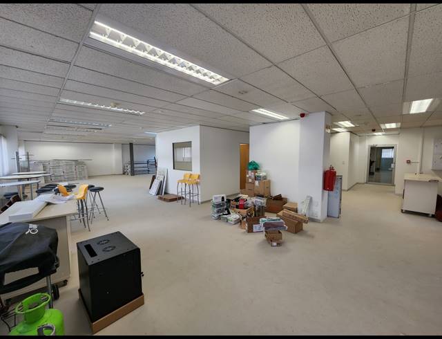 324M² OFFICE TO LET IN PINELANDS